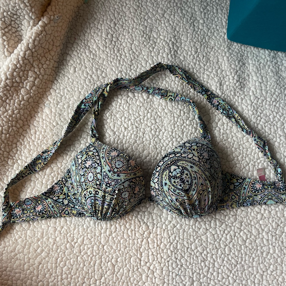 Victorias Secret bikini push up top. Size 32C